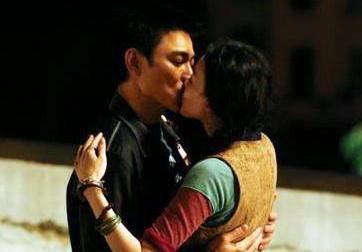 香港明星吻戏，荧幕情缘与时代背景下的浪漫演绎