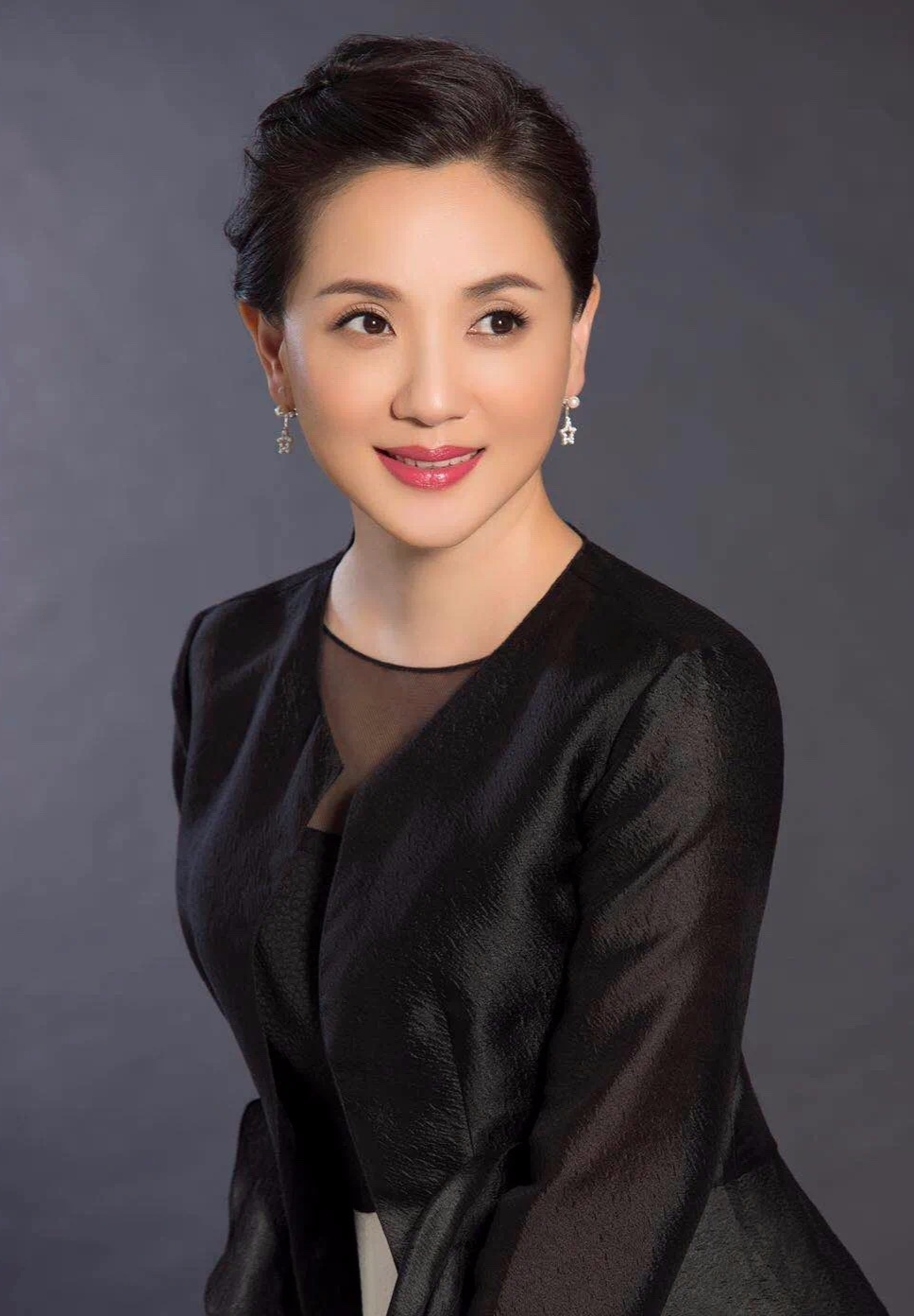 超越时空的星光，纪念去世女演员的智能生活体验