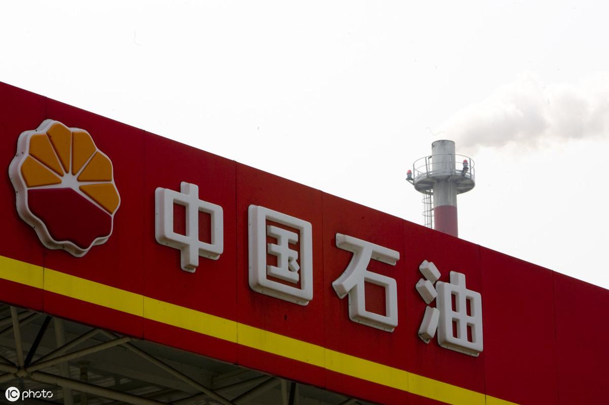最新油费降价推动科技革新，引领绿色出行新时代！